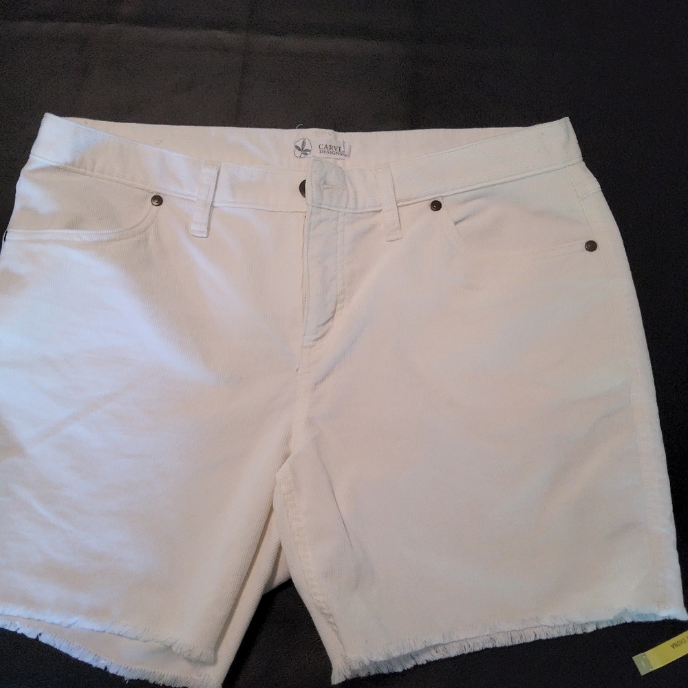 Carve Designs Women's White Corduroy shorts